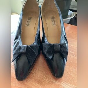 Gucci Black Pointed-Toe Bow Pumps